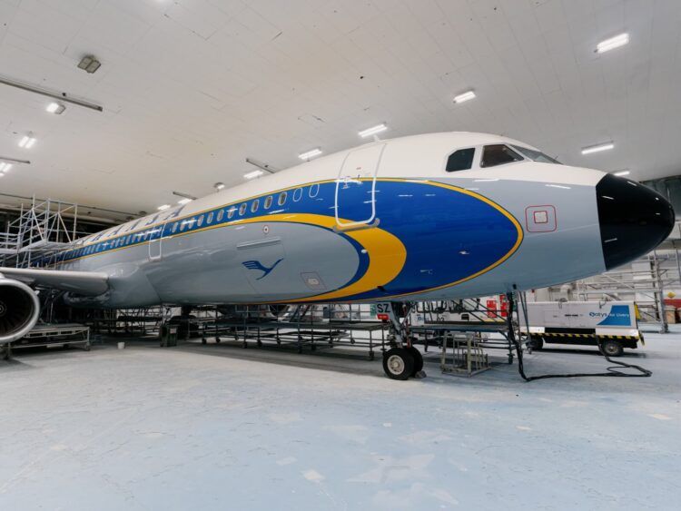 Lufthansa Flugzeug Airbus A321 100 Sonderlackierung Lockheed Super Star Copyright