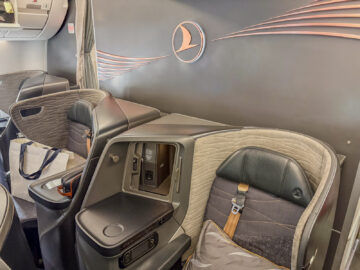 Turkish Airlines Airbus A350 900 Business Class Gang Mitte Sitze Logo