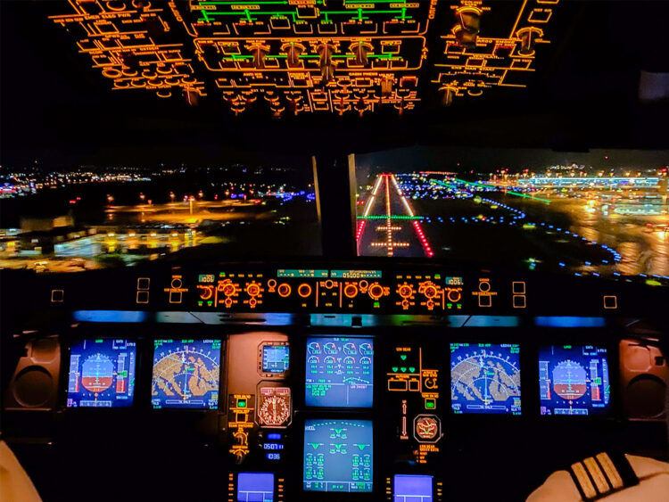 Airbus A340 Cockpit Final Approach