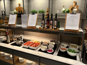 Lufthansa Senator Lounge Stuttgart Buffet Speise Auswahl