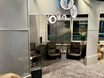 Lufthansa Senator Lounge Stuttgart Sitzeecke Fenster