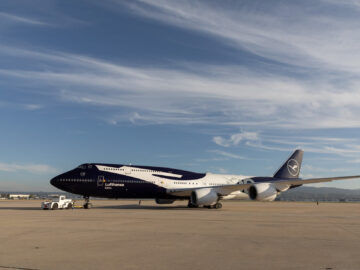 Lufthansa Boeing 747 8 Sonderlackierung 100 Jahre Copyright