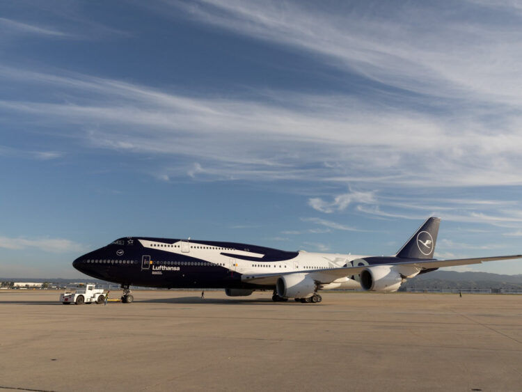 Lufthansa Boeing 747 8 Sonderlackierung 100 Jahre Copyright
