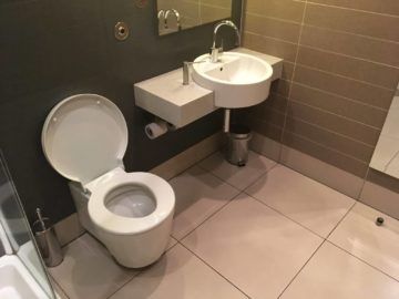 americanairlines admiralsclub londonheathrow dusche
