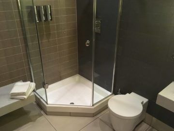 americanairlines admiralsclub londonheathrow dusche2