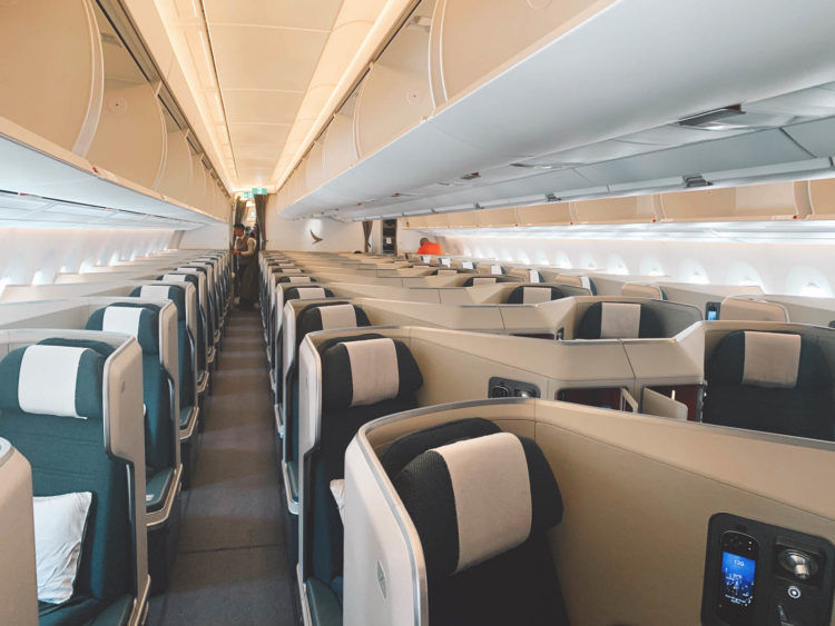 cathay pacific business class a350 1000 kabine 1