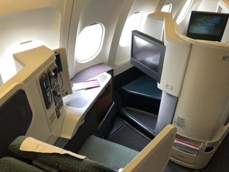 cathay pacific business class a330 sitz fenster