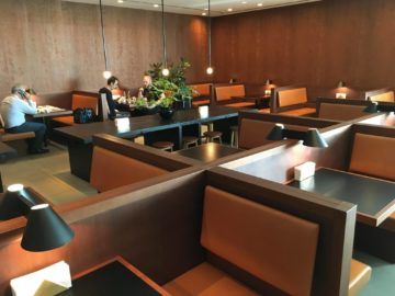 cathaypacific business class lounge londonheathrow essbereich