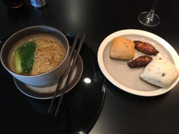 cathaypacific business class lounge londonheathrow hongkong style wonton