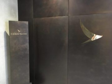 cathaypacific business class lounge londonheathrow logo