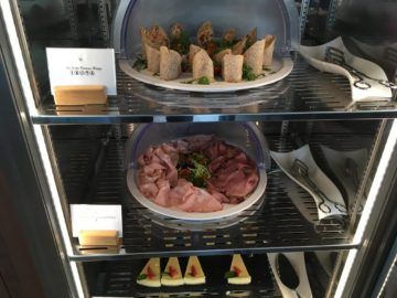 cathaypacific business class lounge londonheathrow wraps schincken