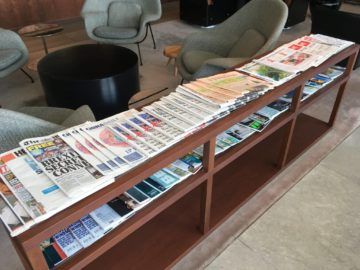 cathaypacific business class lounge londonheathrow zeitschriften