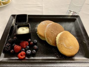 emirates first class lounge dubai concourse b restaurant pancakes