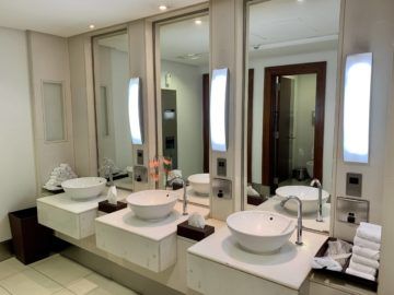 emirates first class lounge dubai concourse b wc