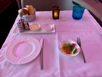 qatar airways first class a380 essen appetizer