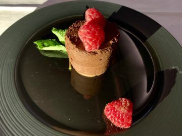 qatar airways first class a380 essen chocolate mousse